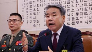 재판 출석한 이종섭 “대통령 외압 없었다…상관 명예훼손이 실체”