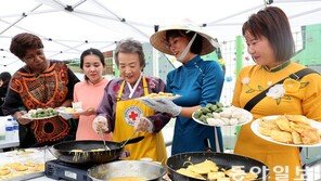 추석 음식 만들기에 빠진 다문화가정 여성들