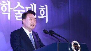 尹 “법 실무가들, 법조문 적용 넘어 자유·공정 실현에 기여해야”