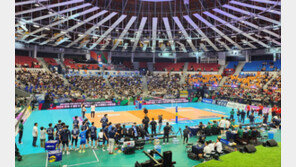 수원 찾은 배구 스타들, 막 오른 축제…배구공 잡은 탁구 스타 신유빈