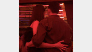 공효진, ‘군 복무’ ♥케빈오와 다정한 스킨십…꿀 뚝뚝