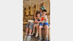 ‘파경’ 황정음, 두 아들과 단란한 한때…밝은 미소