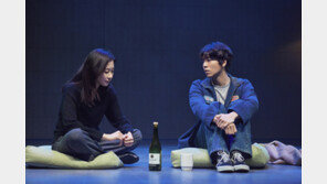 고독과 소통 사이… 문학 열정-애증 그려내