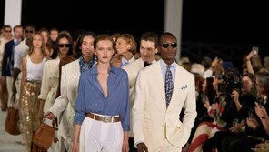 랄프로렌 런웨이쇼로 2025 봄 시즌 컬렉션 공개… 핸드백 브랜드 ‘더 랄프’ 첫 선