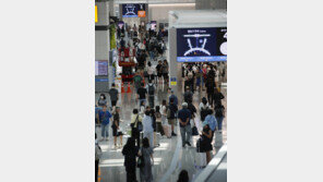 “생존 서바이벌용”…팔찌형 칼 소지한 미국 경찰 인천공항서 적발