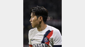 PSG 이강인, 주전 경쟁 청신호 켜나 “중원 재구성할 수도”