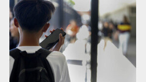 휴대전화가 유럽 학교서 속속 퇴출당하는 이유는?