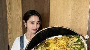 ‘이병헌♥’ 이민정, 추석 맞아 ‘이민전’ 변신…전 부치기 ‘큰 손’