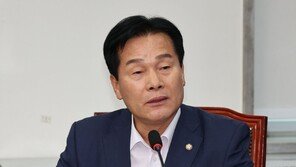 민주 “조국, 고향 부산 내팽개치고 전남서 집안싸움”