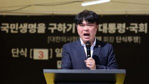 구속 전공의 만난 의협회장…“정부가 만든 피해자”