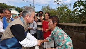 농협 임직원, 사랑의 집고치기 봉사 활동 실시