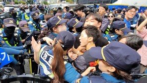 대구 퀴어 축제 시작부터 마찰…주최 측 경찰 ‘대치’