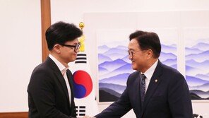 친한 “특검법 대형악재, 金 사과해야” 野 “국정농단 제보센터 개설”