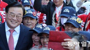 “등교할때 휴대전화 걷겠다” VS “역사왜곡 맞설 교재 만들것”… 10·16 서울시교육감 후보 르포