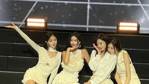 ‘황재균과 이혼’ 지연, 티아라 멤버들 속 혼자 굳은 표정