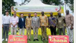 가나 찾은 신동빈 “지속 가능한 카카오 생산에 협력”