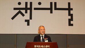 유인촌 “한강 노벨문학상 국가 영광…올해 출판 예산 30억 늘어”