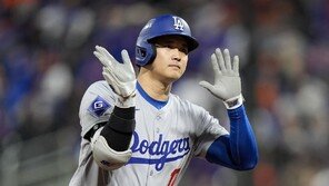 ‘오타니 쐐기 3점포’ 다저스, 메츠 8-0 완파…NLCS 2승 1패