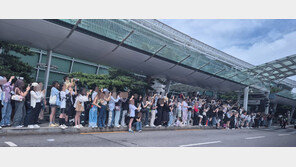 인천공항, 연예인 전용출입문 사용 ‘백지화’…‘유료 패스트트랙’ 무게