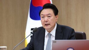 尹, 참모들에게 “왜 회의만 하나…대통령령으로 손볼 수 있는 것부터 바꿔라”