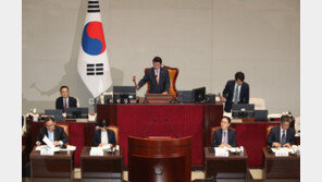 ‘예산국회’ 첫날 공방…“86조 세수결손 고통” vs “문정부 재정파탄 탓”