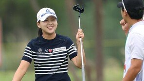 이제영, KLPGA 투어 시즌 최종전 2R 단독 선두…공동 2위와 1타차