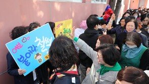 수능일 20도 웃돌며 ‘포근’…4교시 때 서쪽부터 늦가을 ‘비’