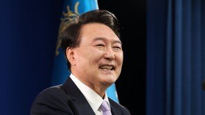 尹, APEC·G20 참석차 출국…김여사 동행 않고, 한동훈 환송