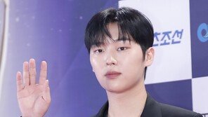 최현욱, 장난감 자랑하려다 전신 노출…사진은 삭제했지만
