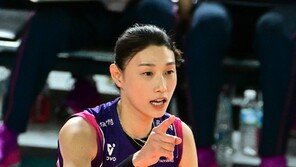 ‘김연경 20점’ 흥국생명, 개막 8연승…OK저축, 4연패 탈출