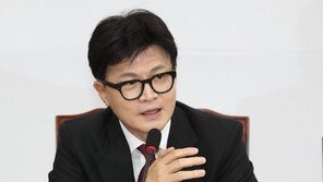 한동훈, 당원게시판 논란에 “건건이 대응 않겠다”…가족 명의 ‘尹 비난글’에 입장 안 밝혀