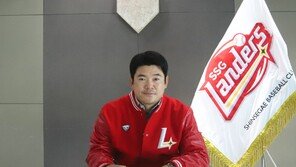 불혹의 ‘홀드 1위’ 노경은, SSG서 3년 더 뛴다