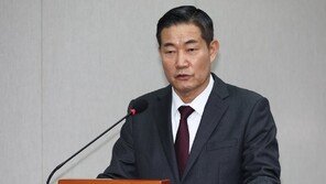 신원식 “트럼프, 尹에 취임 전 만나자고 먼저 3∼4차례 말해” 