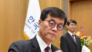 [속보]기준금리 연 3%로 0.25%p 깜짝 인하…2연속 내린건 15년만