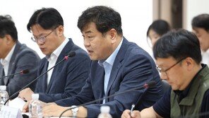 “주 52시간으론 납기 맞추기 어려워” vs “장시간 근로 조장”