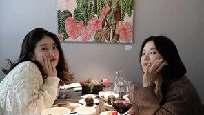 수지, 송혜교 ‘생일 밥’ 사주는 예쁜 동생…물오른 미모