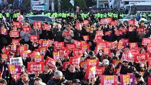 9호선 국회의사당·여의도역 무정차 통과…퇴진집회 인파 몰려