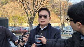 ‘돈봉투 수수 의혹’ 정우택, 첫 공판서 ‘혐의 부인’