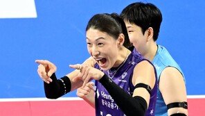 ‘14연승·5000득점’ 흥국생명과 김연경, IBK기은 완파하며 기록 행진