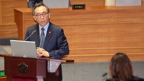 조태열 “尹, 행동지침 적힌 종이 주며 계엄 선포하겠다 해… 충격”