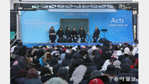 ‘탄핵 찬반’ 갈라진 광화문…“헌재, 즉각 파면” vs “무죄 판결날 것”