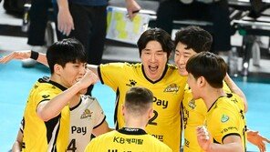 남자배구 KB손해보험, 삼성화재 4연패 빠뜨리며 5위 도약