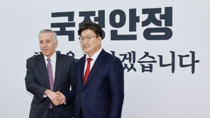 주한 미국 대사 접견한 권성동 “한미동맹 70년 흔들리지 않을 것”