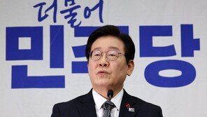 이재명 대표, 성탄절 맞아 영락교회·명동성당서 예배·미사