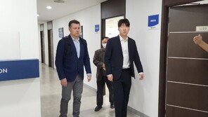 ‘상대 사령탑 조롱’ 흥국 외국인 수석코치, 상벌위원회 출석