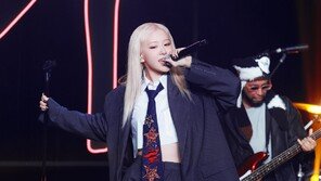 로제 ‘아파트’, 英 싱글차트 28위…10주 연속 톱30