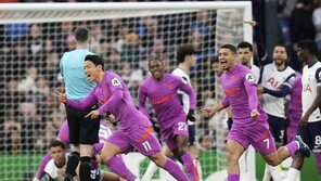 EPL 시즌 첫 ‘코리안더비’… 황희찬만 날았다