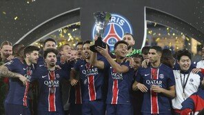 이강인, 4번째 트로피 획득…PSG, 모나코 꺾고 佛슈퍼컵 우승