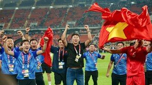 ‘김상식 매직’ 베트남 축구대표팀, 박항서 이후 7년 만에 미쓰비시컵 우승