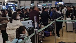 “비행기 타려면 5시간 전 와야”…혼잡 극심 인천공항 곳곳 ‘아우성’